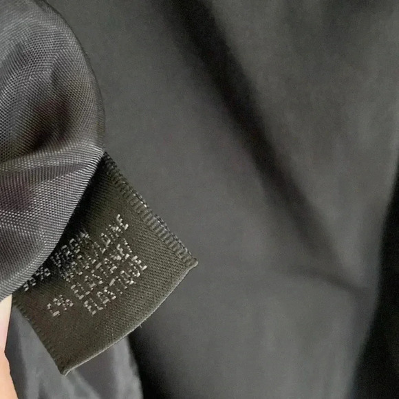 Lafayette 148 women’s black blazer - size 12 - wool blend - 2 button closure - Picture 3 of 6